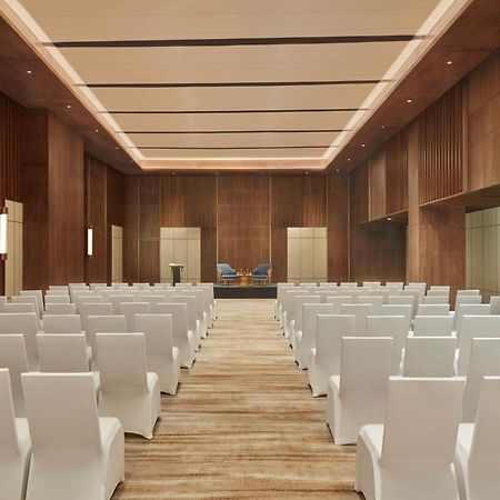 Hilton Gurugram Baani City Centre Gurgaon Exterior foto