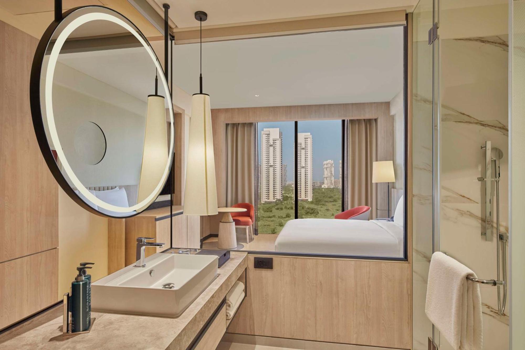 Hilton Gurugram Baani City Centre Gurgaon Exterior foto